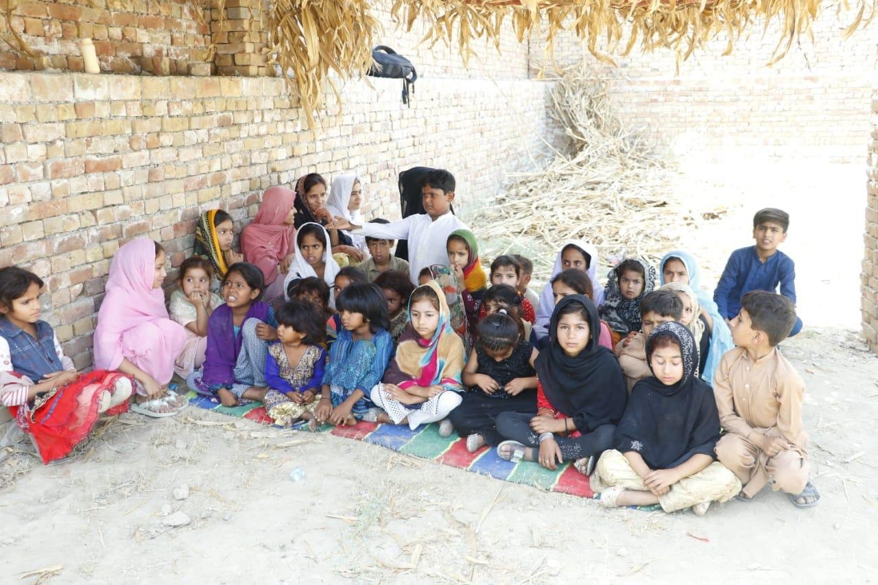 Girl with Pakistan flag